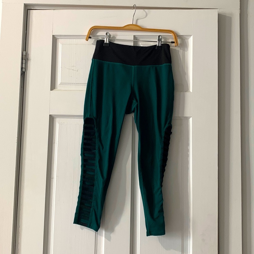 Jessica Simpson The Warmup Green & Black Capri Leggings with Cutout Sides Size S